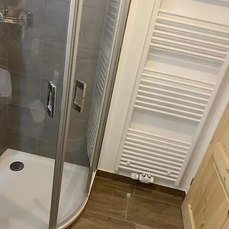 Jermerstein-haeuschen בראונלאגה