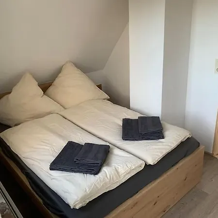 Jermerstein-haeuschen בראונלאגה