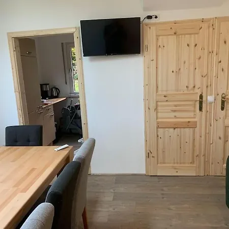 Jermerstein-haeuschen בראונלאגה